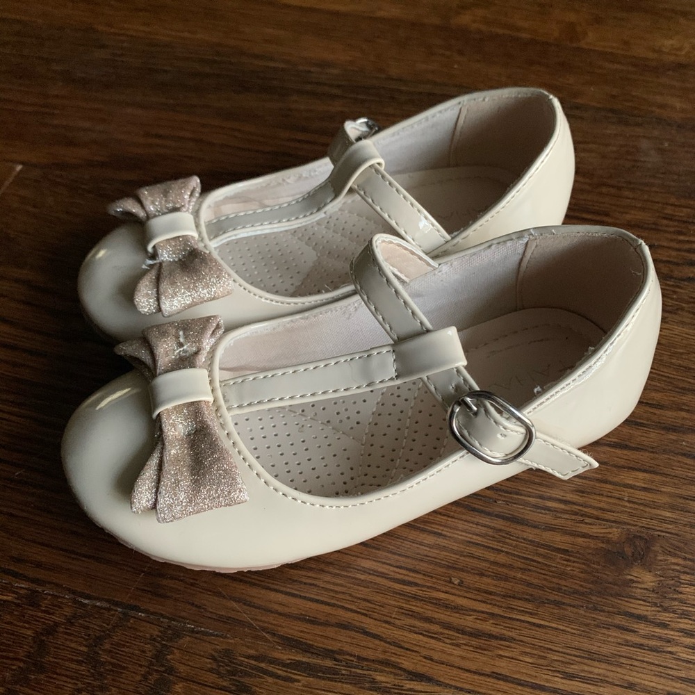 Tahari dress shoes